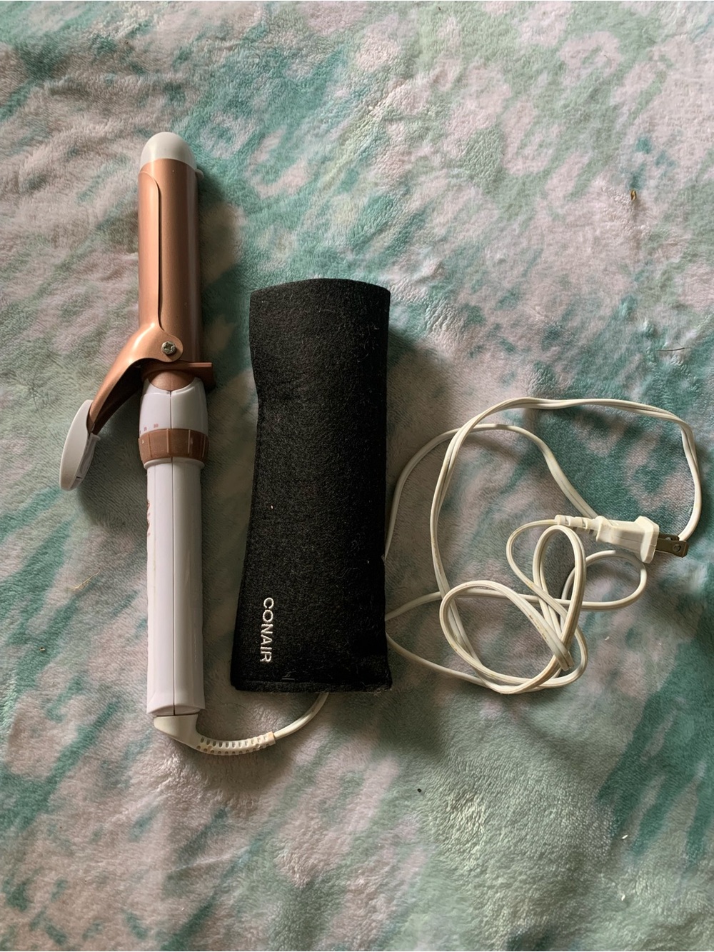 Conair Rose Gold & White Curling Iron with Heat-Resistant Pouch